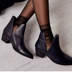 Free People Charm Double V Ankle Leather Western Boots Size 38 7.5 8